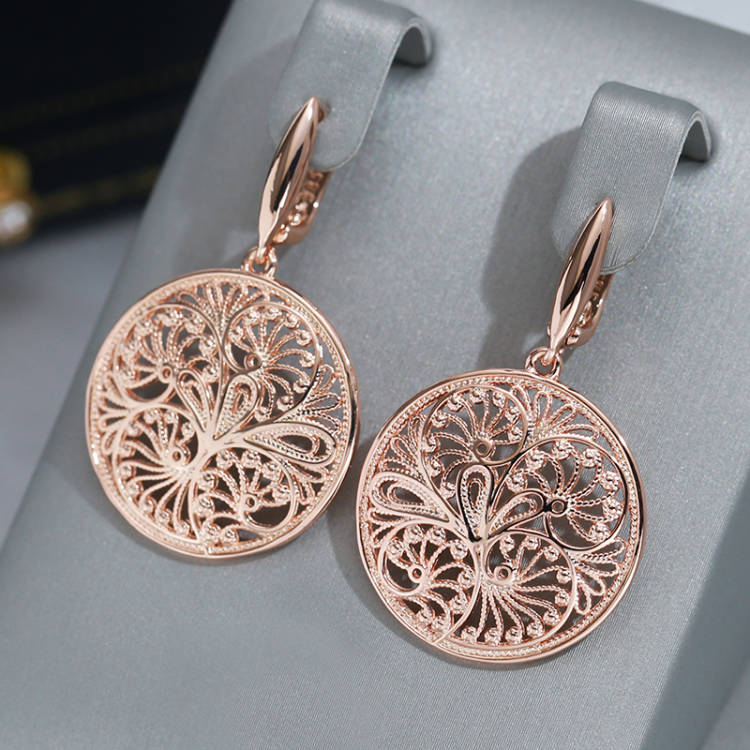 Women Accessories Dubai - Wbmqda bunga logam berongga anting-anting menjuntai
