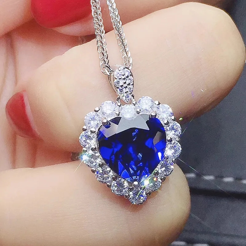 Women'S Accessories Trends 2026 - Kalung Liontin Zirkonia Kubik Geometris 2026